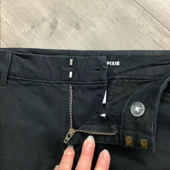 Women's Old Navy Pixie 2 XS Shorts Chino Khakis Black Stretch 3” Inseam NWOT - Picture 5 of 7